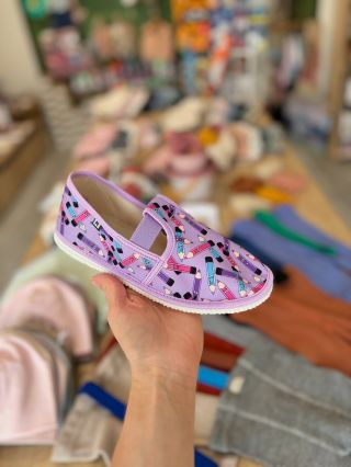 🦶🏻Najobľúbenejšie papučky RAK🦞 v nových dizajnoch sú tu❗️ Ľahké, priedušné, pružné a najmä veľmi pohodlné. U nás v Lilibet...