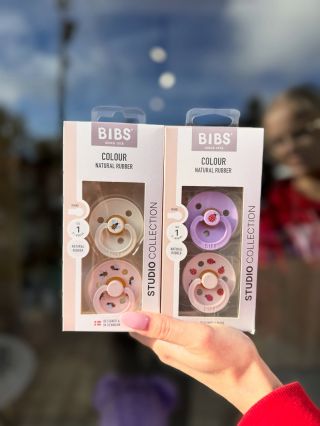 🍼 Doplnili sme obľúbené cumlíky BIBS! 🍼 Tieto ikonické dánske cumlíky z prírodného kaučuku sú späť – vo veľkostiach 1 aj...